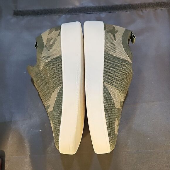 BRAND NEW STEVE MADDEN BEALE CAMOFLAGE SLIP-ON SNEAKER - Picture 11 of 15